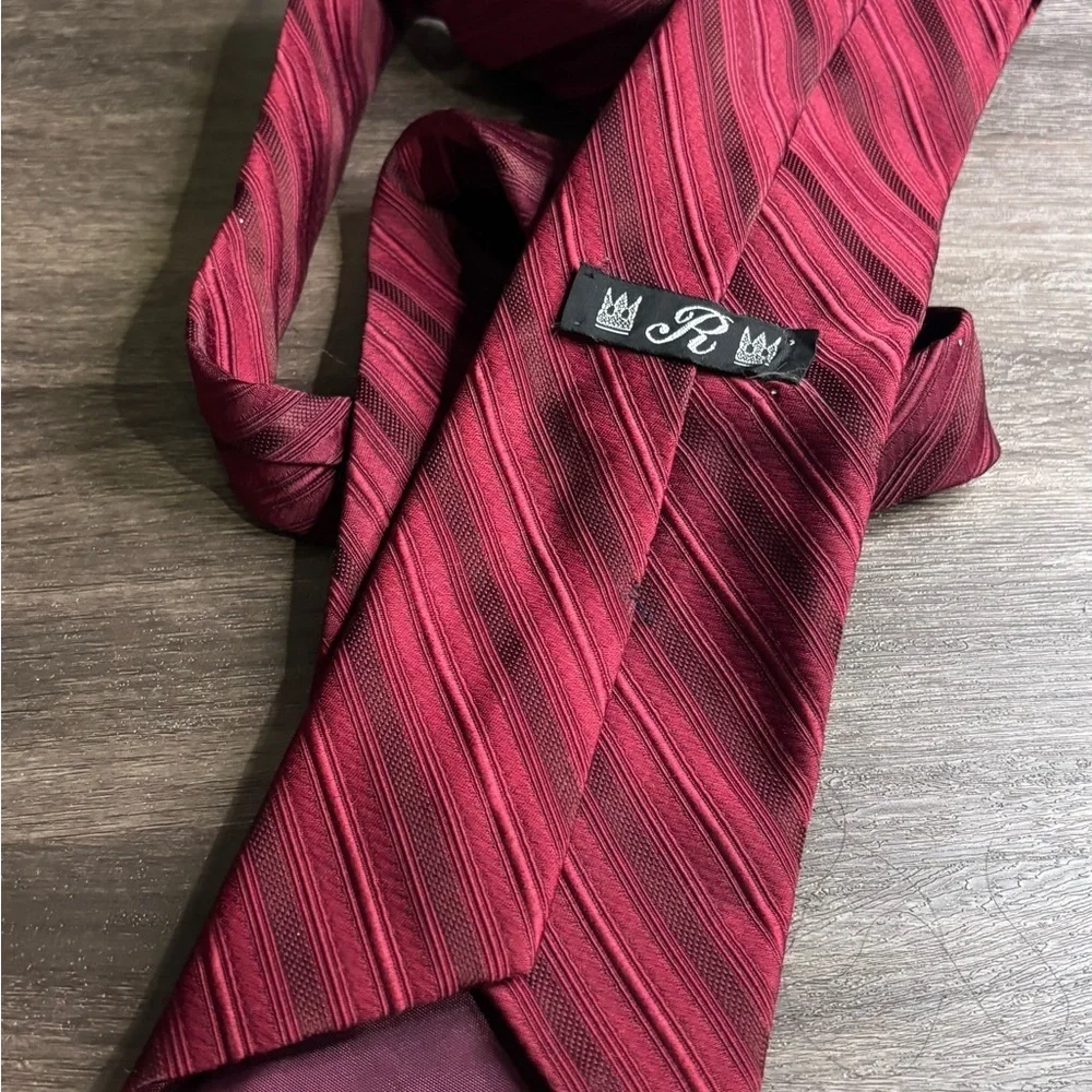 Elegant Maroon Striped Tie